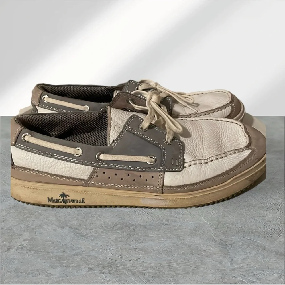 B5- Mens size 9 Margaritaville deck boat shoes